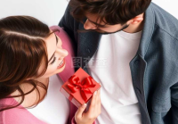 女生情人节送礼物