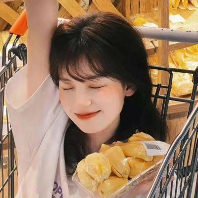女生购物的头像