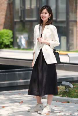 女性通勤着装搭配图片